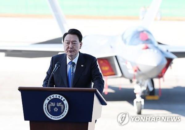 President Yoon Suk Yeol delivers a co<em></em>ngratulatory speech at the opening ceremony of the Seoul Internatio<em></em>nal Aerospace & Defense Exhibition 2023 at Seoul Air ba<em></em>se in Seongnam, south of Seoul, on Oct. 17, 2023. (Yonhap)