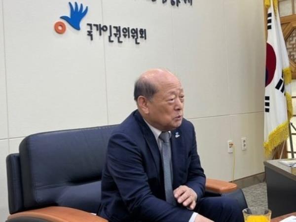 This photo, provided by the Natio<em></em>nal Human Rights Commission of Korea, shows its chairman, Song Doo-hwan. (PHOTO NOT FOR SALE) (Yonhap)