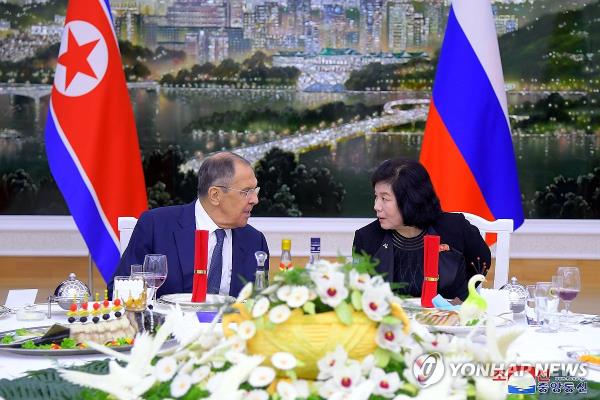 North Korean Foreign Minister Choe Son-hui (R) talks with her Russian counterpart, Sergei Lavrov, during a reception for him in Pyo<em></em>ngyang on Oct. 18, 2023, in this photo provided by the North's Korean Central News Agency. Lavrov arrived in Pyo<em></em>ngyang earlier in the day. (For Use o<em></em>nly in the Republic of Korea. No Redistribution) (Yonhap)