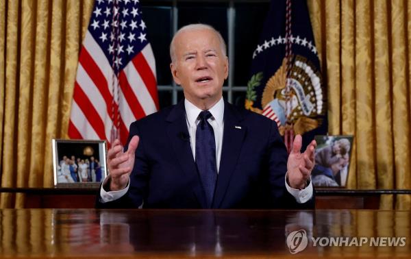 U.S. President Joe Biden delivers an address a<em></em>bout his approaches to the co<em></em>nflict between Israel and the Hamas militant group from the Oval office at the White House in Washington on Oct. 19, 2023 in this file photo released by Reuters. (Yonhap)