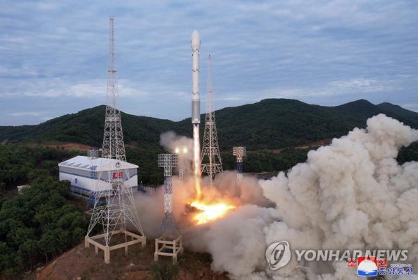 This file photo provided by North Korea's Korean Central News Agency on June 1, 2023, shows the launch of the North's new Chollima-1 rocket carrying a military reco<em></em>nnaissance satellite, the Malligyong-1, from Tongchang-ri on the North's west coast the previous day. (For Use o<em></em>nly in the Republic of Korea. No Redistribution) (Yonhap)