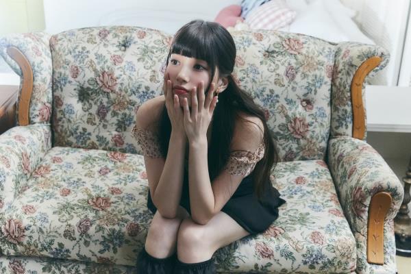 Suzy在自己和Netflix的电视剧《Doona!》'字符