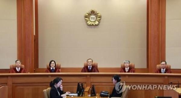 Co<em></em>nstitutional Court justices are seated to hand down a verdict on a petition on three broadcasting bills on Oct. 26, 2023. (Yonhap)