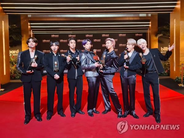 防弹少年团的Jimin和NewJeans分别获得了4项Billboard大奖的提名