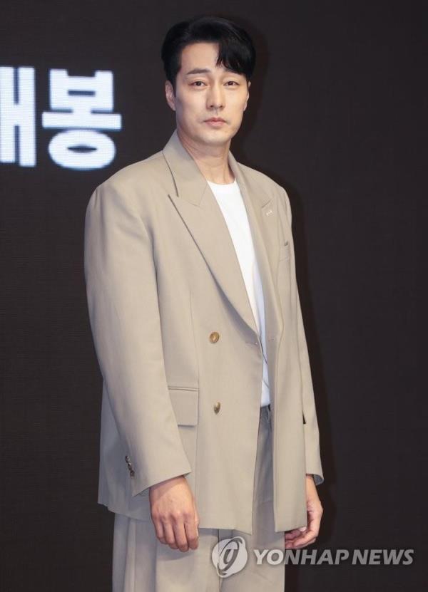 So Ji-sub将出演Netflix最新的黑色犯罪剧
