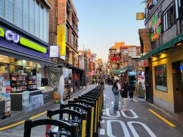 This photo, taken Oct. 28, 2023, shows safety fences set up in an alley of Seoul's Itaewon to prevent a possible increase in people ahead of Halloween. (Yonhap)