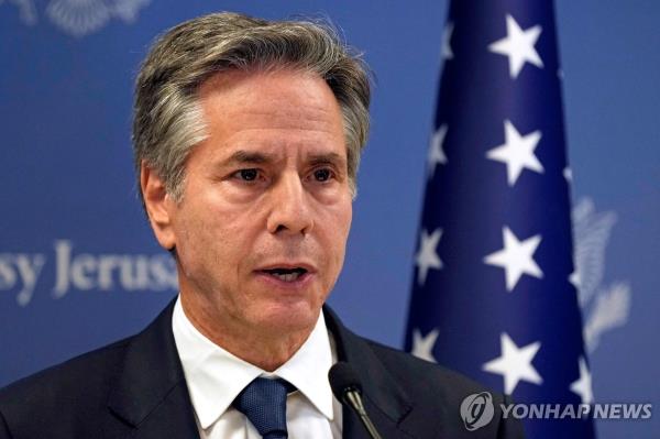 This AP photo shows U.S. Secretary of State Antony Bl<em></em>inken speaking during a presser after holding talks with Israeli Prime Minister Benjamin Netanyahu in Tel Aviv on Oct. 17, 2023. (Yonhap)