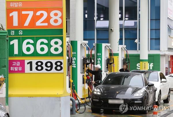 Industry ministry asks for oil industry's support for price stabilization - 1