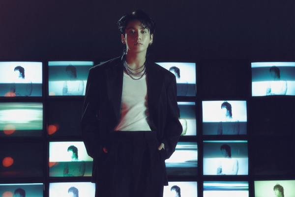 韩国独唱歌手《金色》创下首周销量纪录