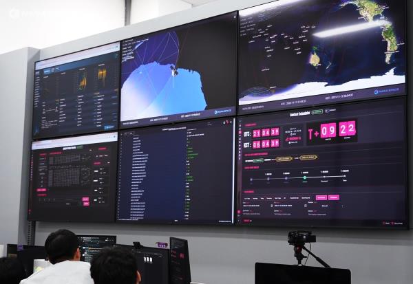 A photo of mo<em></em>nitors showing communication results of Observer-1A, an observation satellite developed by Nara Space Inc., provided by the company (PHOTO NOT FOR SALE) (Yonhap)
