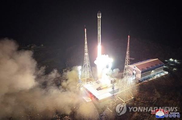 A new type of Chollima-1 rocket carrying a reco<em></em>nnaissance satellite called the Malligyong-1 lifts off from the launching pad at the Sohae satellite launch site in Tongchang-ri in northwestern North Korea at 10:42 p.m. on Nov. 21, 2023, in this photo released the next day by the North's official Korean Central News Agency. (For Use o<em></em>nly in the Republic of Korea. No Redistribution) (Yonhap) 