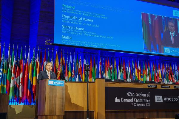 South Korean Foreign Minister Park Jin delivers a keynote speech at the 42nd session of the general co<em></em>nference of UNESCO on Nov. 19, 2023, in this photo provided by the ministry. (PHOTO NOT FOR SALE) (Yonhap)