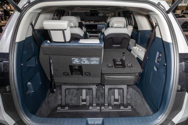 2025 Kia Carnival HEV | Cars.com photo by Christian Lantry