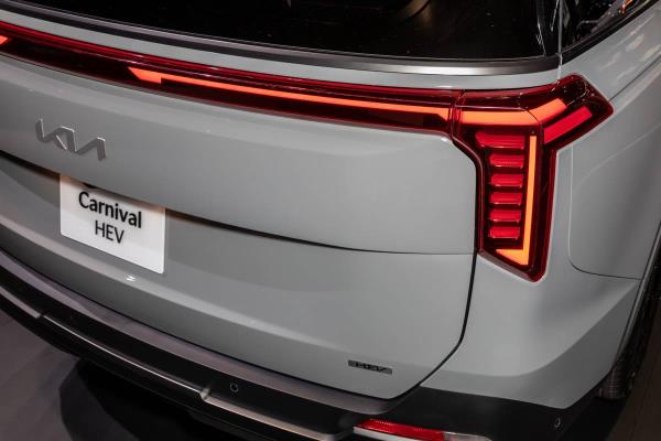 2025 Kia Carnival HEV | Cars.com photo by Christian Lantry