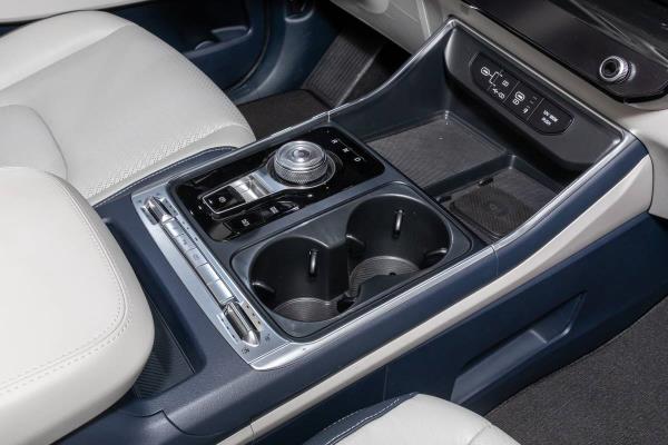 2025 Kia Carnival HEV | Cars.com photo by Christian Lantry