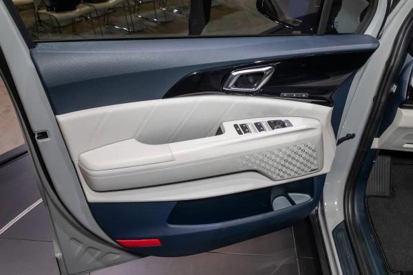 2025 Kia Carnival HEV | Cars.com photo by Christian Lantry
