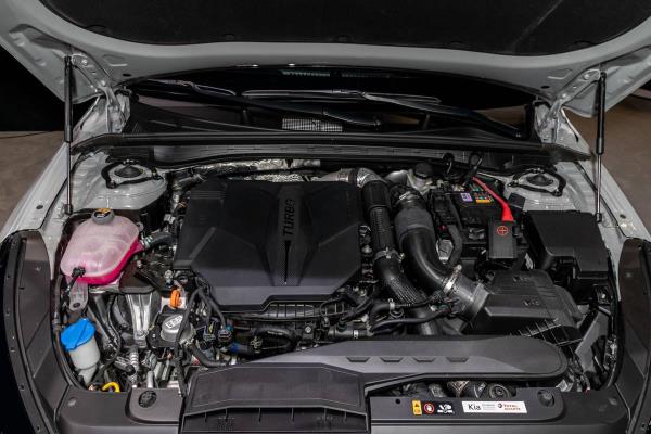 2025 Kia Carnival HEV | Cars.com photo by Christian Lantry