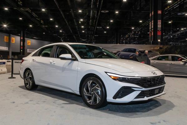2024 Hyundai Elantra Hybrid | Cars.com photo by Christian Lantry