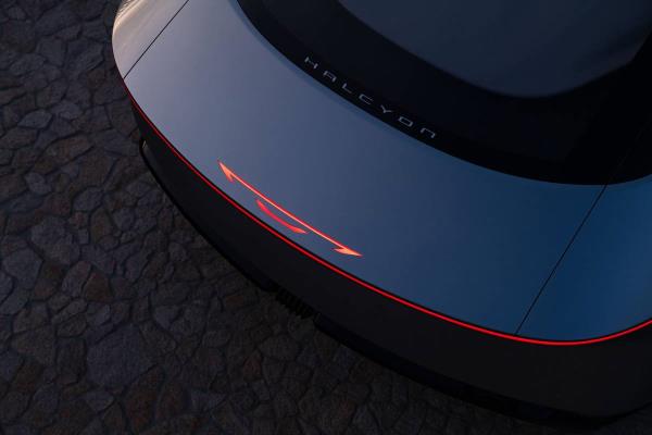 Chrysler Halcyon Co<em></em>ncept | Manufacturer image