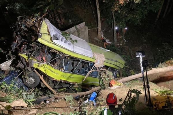 菲律宾巴士撞车事故造成17人死亡，肯尼亚人是其中之一