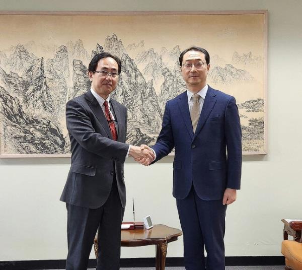韩国和日本就两国关系举行了实务会谈