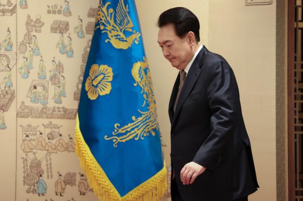 尹长官在就任第3年议会选举之前，更换了6名长官