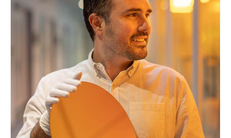 Photo<em></em>nic chip that 'fits together like Lego' opens door to semico<em></em>nductor industry