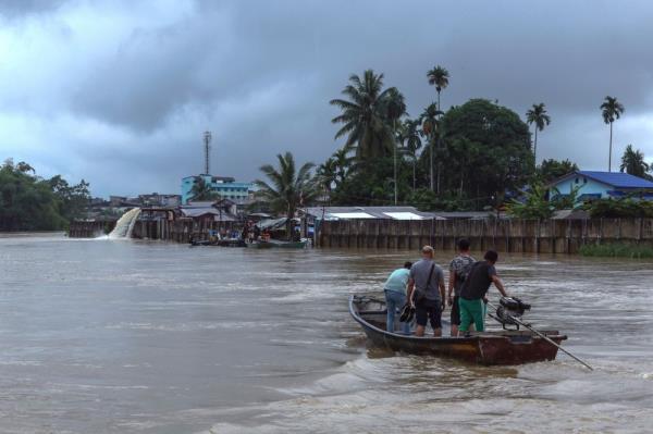 Kelantan floods: 1,741 evacuees take shelter at 12 relief centres
