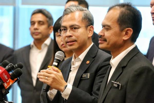 Claims that government MPs will support Perikatan mere speculation, says Fahmi