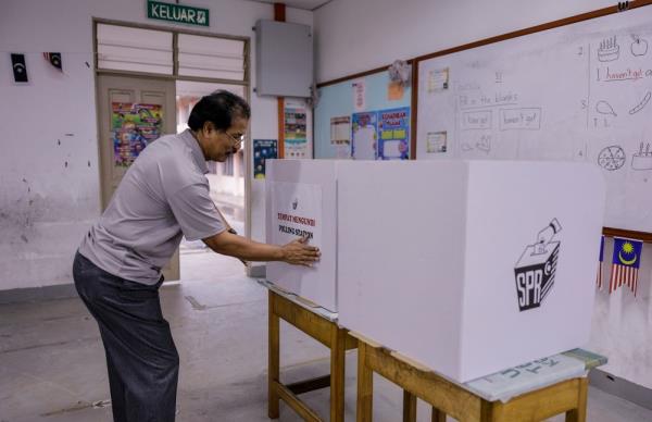 Polling centres for Kemaman by-election open at 8am