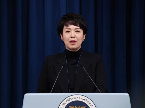 Kim Eun-hye, senior presidential secretary for public relations, speaks during a briefing on Thursday. (Yonhap)