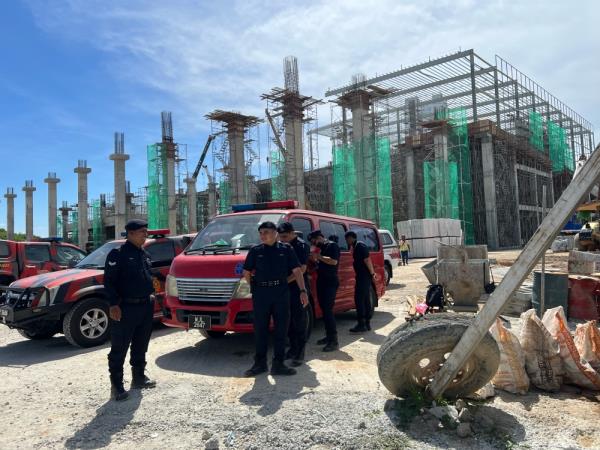 Rescuers at the site of the collapse in Bayan Lepas November 29, 2023. — Picture by Opalyn Mok