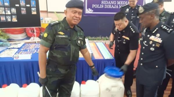 Johor police cripple drug and co<em></em>ntraband liquor syndicate, untaxed alcoholic beverages worth RM10.15m seized
