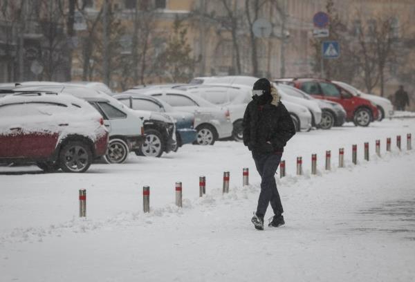 Winter storm causes power outages, road closures in Ukraine